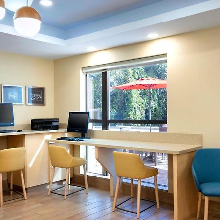 Towneplace Suites By Marriott Йорк Екстериор снимка